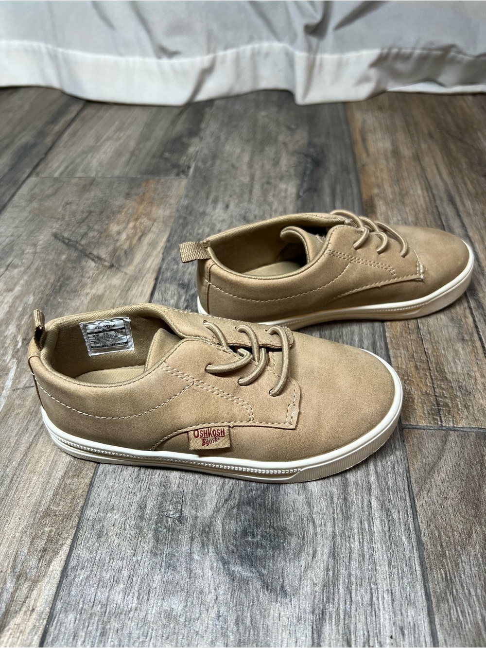 OshKosh B'gosh Kids Light Tan Lace-Up Sneakers size 9M